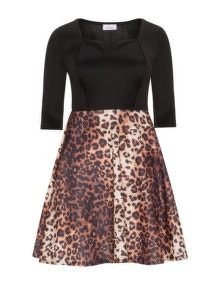 Want That Trend Detailed neckline printed dress Black / Brown